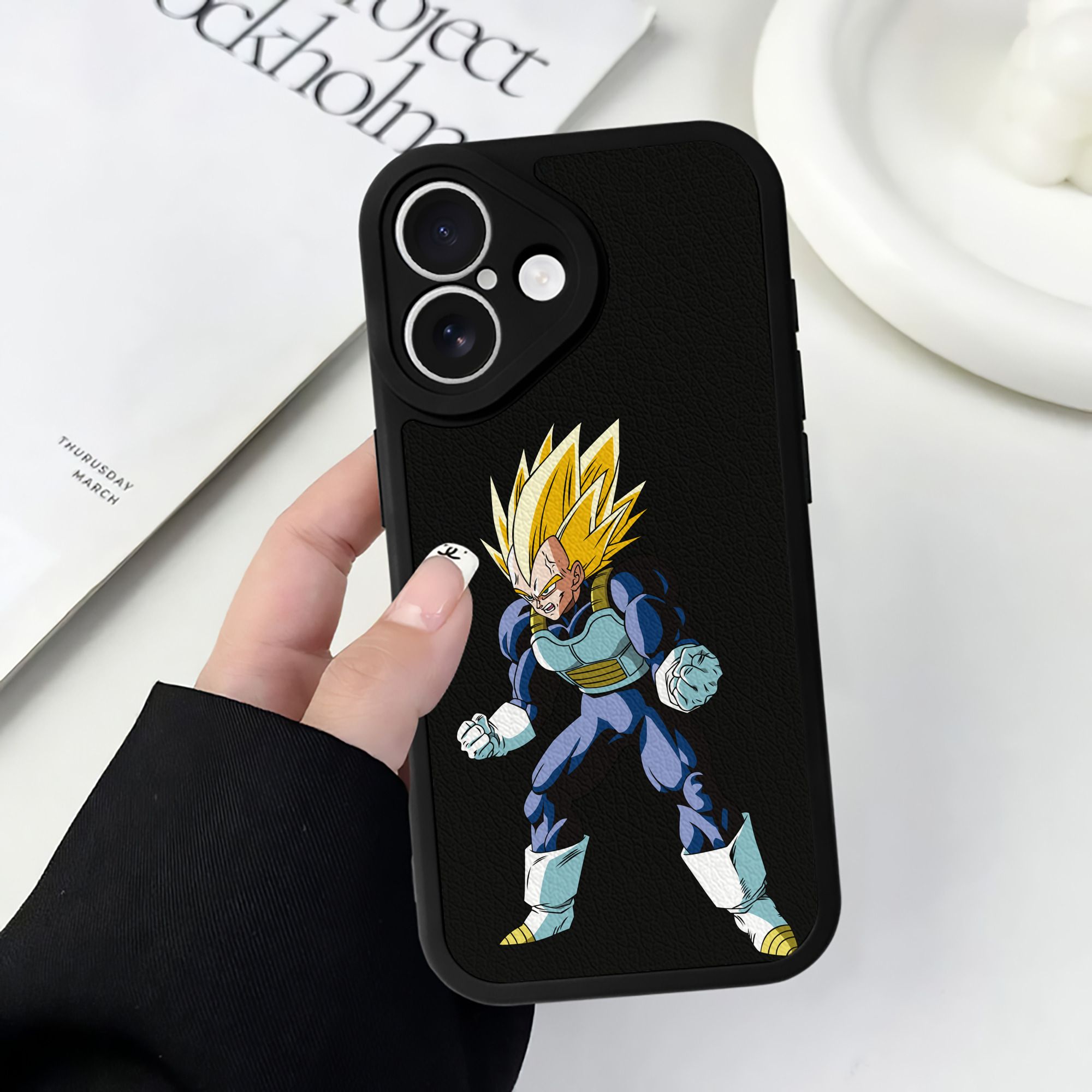 （画像用） ドラゴンボール ベジータ四世（Bejīta Yonsei）DRAGON BALL Vegeta IV 【iPhone 16シリーズ対応】シリコンスマホケース（レザー調） 材質：シリコン